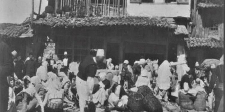 Pamje të pazarit të Krujës, në vitin 1935