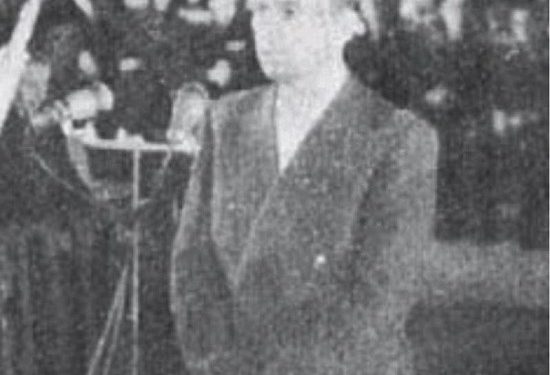 “Kur po i vinin prangat Tahir Demit, kryetarit të Komitetit Ekzekutiv të Elbasanit, babai nxorri revolverin, të vriste kryetarin e Degës…”/ Dëshmia tronditëse nga Çikago e SHBA-ës