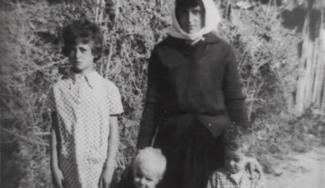 “Kur shkova në burgun e Spaçit, mora me vete dhe djalin e vogël që Prela, e kishte lënë gjashtë muajsh, kur u arrestua, por ai nuk…”/ Dëshmia e trishtë e Luke Sykut, gruaja e nipit të “Tuç Makut”