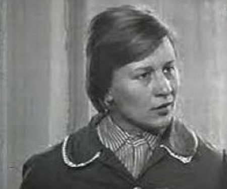 “Me Petrikën u njoha gjatë një mbrëmje vallzimi dhe u ndjeva shumë mirë pasi, ai kërcentë bukur e pas atij vallzimi, që zgjati shumë, ne…”/ Rrëfimi i rrallë i aktores korçare