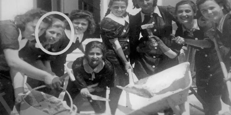 “Kur mbi trupin e saj ranë breshëritë e para të skuadrës së pushkatimit, Ramize Ggjebrea, tha…”/ Dëshmitë e panjohura për ekzekutimin e partizanes, të akuzuar për “dashuri të ndaluar”…!