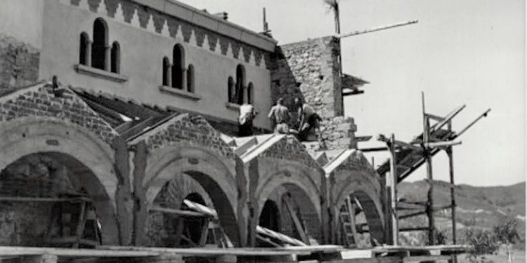 Momente nga puna për ndërtimin e Kishës Ortodokse të Shën -Prokopit, në Tiranë viti 1941