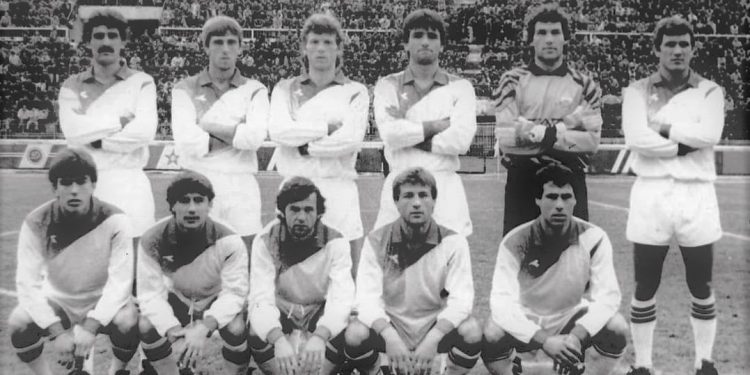 “Pasi kishte sinjalizuar Sigurimi se, kur e pyesnin Rrapo Tahon për formacionin, ai thoshte: në portë, Ramiz Alia, në mbrojtje Lenka me Pali Miskën, ne na…”/ Dëshmia e rrallë e futbollistit vlonjat të kombëtares