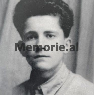 “Gjet Kadeli më tha, se daja i tij, kapiten i parë, i tregoi se gjeneral Gjin Marku, kaloi me veturën e tij pa targa në Mamurras, brenda kishte disa të arratisur…”/ Raporti i bashkëpunëtorit “Mbrehja”, tetor 1961