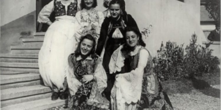 Godina e Radio -Tiranës brenda dhe jashtë në vitin 1940