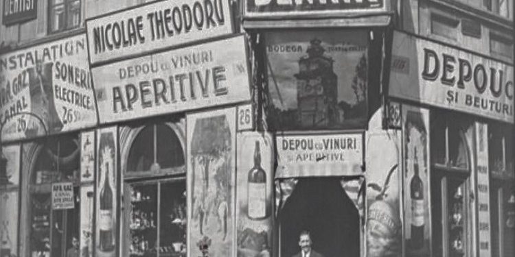 Fotografi të Asdrenit në vitin 1943, me miq dhe të afërm të tij në shtëpi, plazh etj.