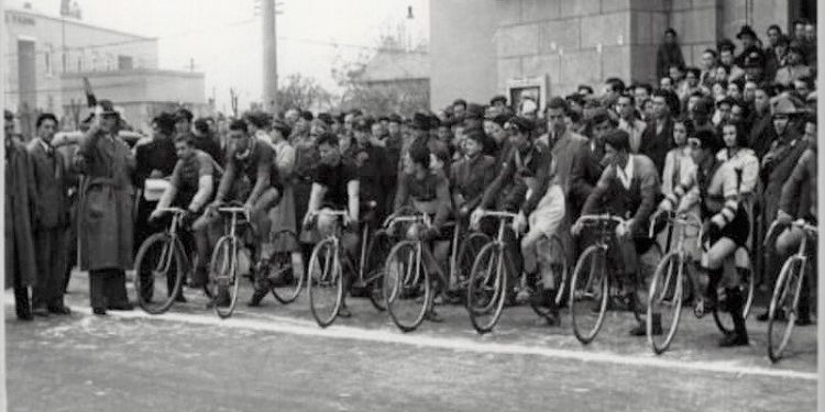 Gara çiklizmi të vajzave dhe djemve të shkollave të ndryshme të Shqipërisë në vitin 1940-1943