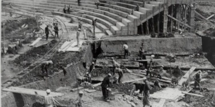 Pamje nga puna për ndërtimin e stadiumit kombëtar, (“Qemal Stafa”) në Tiranë, viti 1940