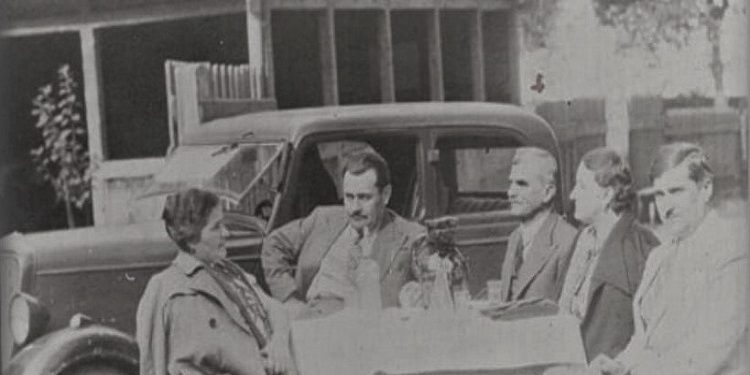 Fotografi të Asdrenit në vitin 1943, me miq dhe të afërm të tij në shtëpi, plazh etj.