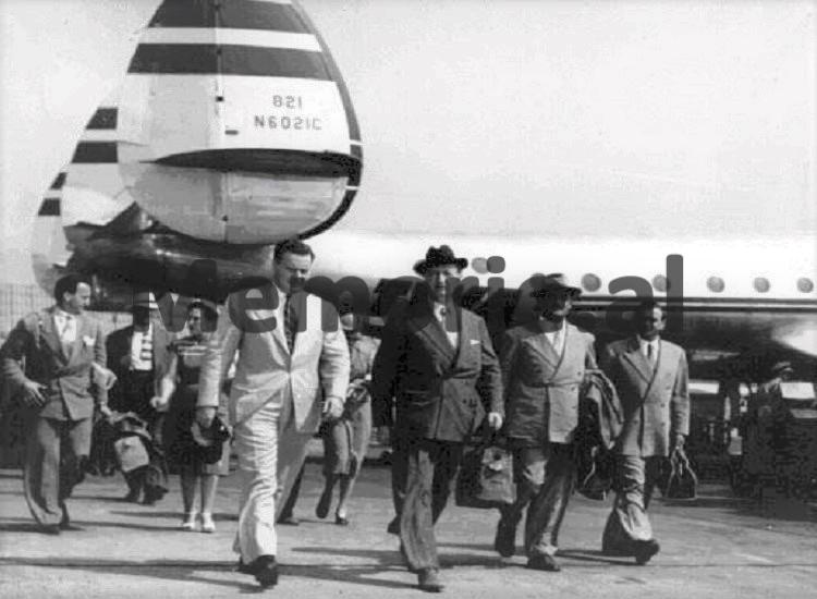 Xotin dostlariga mushukini korsatdi