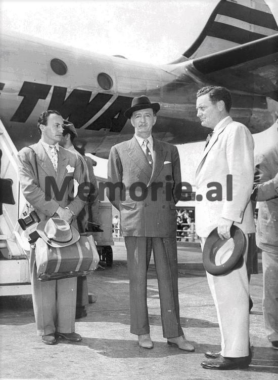 Katta kokrakli qizlar porno Sochli yigit jinsiy aloqa video