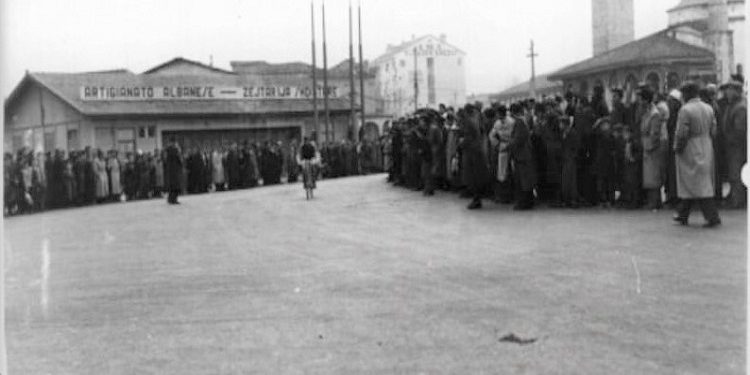 Gara çiklizmi të vajzave dhe djemve të shkollave të ndryshme të Shqipërisë në vitin 1940-1943