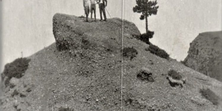 Fotografi të Asdrenit në vitin 1943, me miq dhe të afërm të tij në shtëpi, plazh etj.