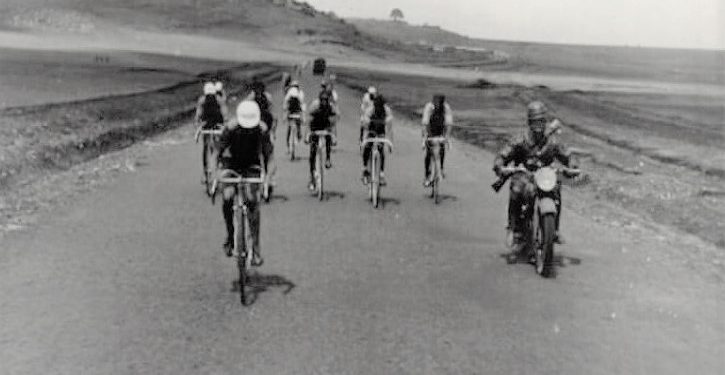 Gara çiklizmi të vajzave dhe djemve të shkollave të ndryshme të Shqipërisë në vitin 1940-1943