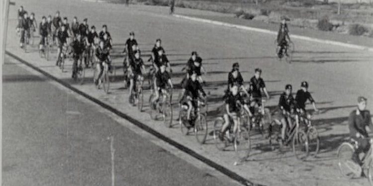 Gara çiklizmi të vajzave dhe djemve të shkollave të ndryshme të Shqipërisë në vitin 1940-1943