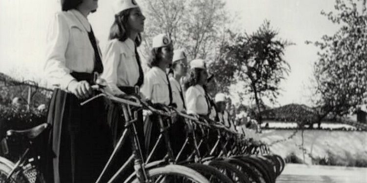 Gara çiklizmi të vajzave dhe djemve të shkollave të ndryshme të Shqipërisë në vitin 1940-1943