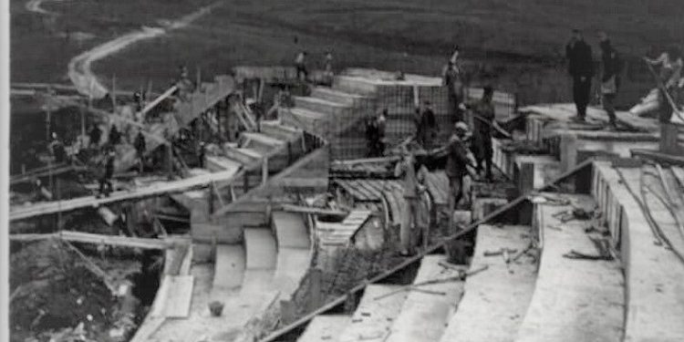 Pamje nga puna për ndërtimin e stadiumit kombëtar, (“Qemal Stafa”) në Tiranë, viti 1940