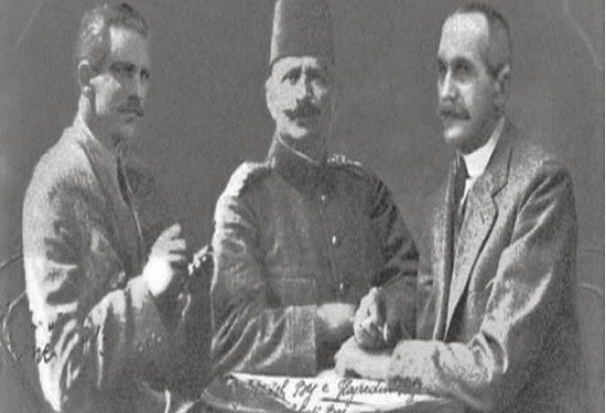 “Burrat e familjes Cakrani, ishin firmëtarë të Pavarësisë dhe ministra në qeverinë e Ismail Qemalit, por ata, jo vetëm që s’pranuan rroga, por…”/ Refleksionet e poetit dhe shkrimtarit të njohur, nga SHBA