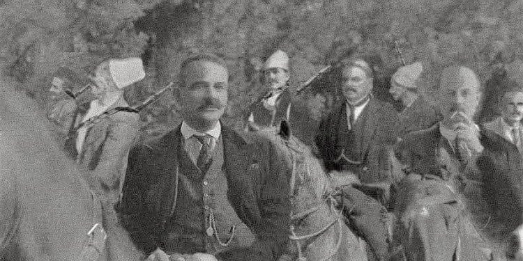 “Burrat e familjes Cakrani, ishin firmëtarë të Pavarësisë dhe ministra në qeverinë e Ismail Qemalit, por ata, jo vetëm që s’pranuan rroga, por…”/ Refleksionet e poetit dhe shkrimtarit të njohur, nga SHBA