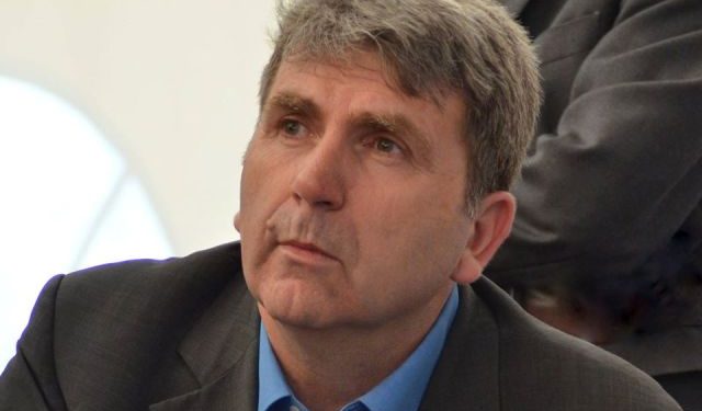 “Në vitin 1995, takova Julien Amery në shtëpinë e tij në Londër, i cili më tha; pse Josif Broz Tito, refuzoi të rrëzonin Enver Hoxhën dhe…”?! / Rrëfimi nga Anglia, i gazetarit të njohur shqiptar