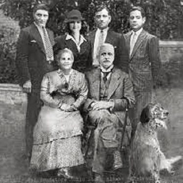 “Burrat e familjes Cakrani, ishin firmëtarë të Pavarësisë dhe ministra në qeverinë e Ismail Qemalit, por ata, jo vetëm që s’pranuan rroga, por…”/ Refleksionet e poetit dhe shkrimtarit të njohur, nga SHBA