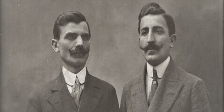 Fotografi të Asdrenit në vitin 1943, me miq dhe të afërm të tij në shtëpi, plazh etj.