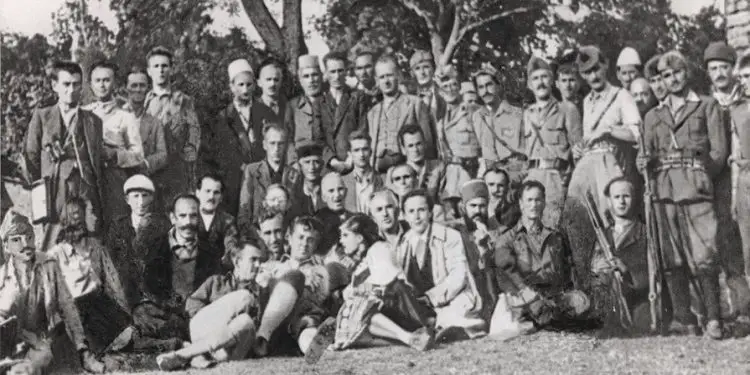 “Enver Hoxha u zgjodh sekretar i Përgjithshëm i PKSh-së, në Labinot të Elbasanit, në mars ’43, pasi e propozoi…”/ Dëshmia e rrallë e Naxhije Dume Kerenxhit, ish-ministrja e parë në ’44-ën