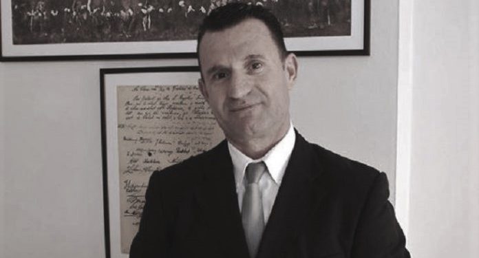 “Burrat e familjes Cakrani, ishin firmëtarë të Pavarësisë dhe ministra në qeverinë e Ismail Qemalit, por ata, jo vetëm që s’pranuan rroga, por…”/ Refleksionet e poetit dhe shkrimtarit të njohur, nga SHBA