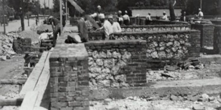 Pamje nga puna për ndërtimin e stadiumit kombëtar, (“Qemal Stafa”) në Tiranë, viti 1940