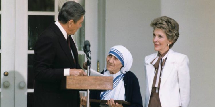 “Kur u takuan për herë të parë, Nëna Terezë i tha Mbretëreshës Geraldinë, se…”/ Historia e panjohur e takimit të rrallë në 1960-ën, në SHBA-ës, të dy grave më të famshme të Shqipërisë