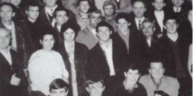 “Në shtëpinë e tij në Durrës, ai mblidhte fëmijë për kurse dhe u jepet cigare të huaja, çokollata, revista…”/ Historia e mësuesit grek, që u burgos si “agjent”, e vdiq në kampin e Ballshit në ’78-ën