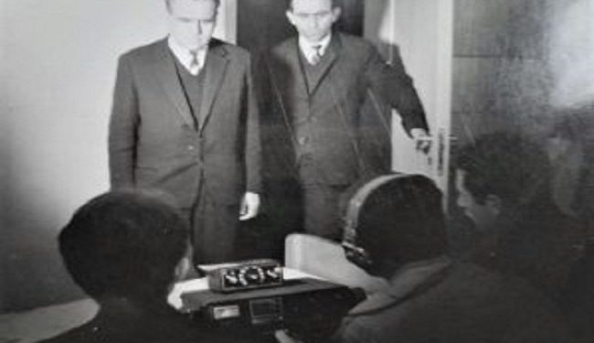“Enver Hoxha është i zoti shumë, por pak del në rrethe, parvjet, ka qenë në Mirditë, Kukës, vjet ja ka mbajtur këtej…”/ Përgjimet e bisedës së Gjet Kadelit, me bashkëpunëtorin e Sigurimit
