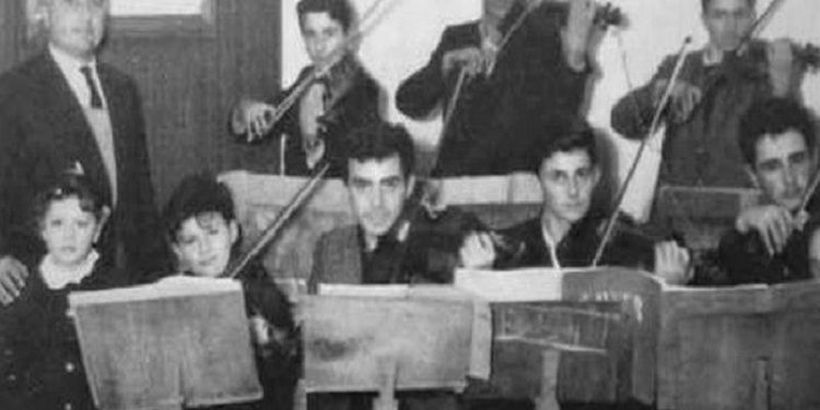 “Në shtëpinë e tij në Durrës, ai mblidhte fëmijë për kurse dhe u jepet cigare të huaja, çokollata, revista…”/ Historia e mësuesit grek, që u burgos si “agjent”, e vdiq në kampin e Ballshit në ’78-ën