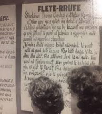 “Kur plasën fletë-rrufetë në Tiranë, një e tillë, i’u vu një profesori të fizikës, i cili lejonte në orën e mësimit, vajza me minifunde dhe…”/ Dëshmia e rrallë e regjisorit dhe karikaturistit të njohur