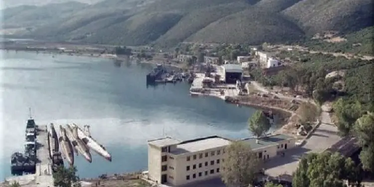 “Kur ishin shtuar kontradiktat në mes nesh dhe rusëve, aty erdhi Mehmet Shehu dhe kur filloi të fliste, u ngrit një marinar sovjetik, duke bërtitur…”/ Dëshmia e ish-ushtarakut, për Pasha-Limanin në vitin 1960