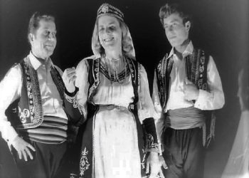 “Kam dalë në skenë shtatzënë tetë muajshe, por për ‘biografi të keqe’, më hoqën nga estrada e më dërguan…”/ Dëshmia e panjohur e kosovares, që u shëndrua në legjendën e këngës vlonjate