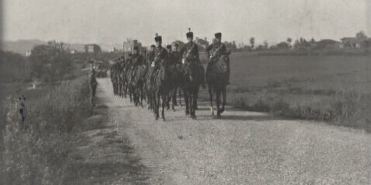 Pamje nga ceremonia mortore e nënës së Mbretit Zog, Sadije Toptani, foto të mazoleumit në vitin 1934