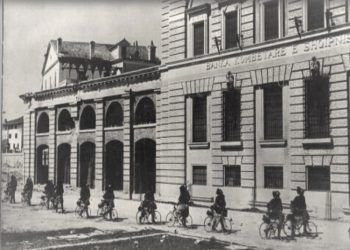 Momentet të operacioneve për pushtimin e Shqipërisë, manovra ushtarake nga deti dhe ajri, zbarkimi i ushtarëve italian në vitin 1939