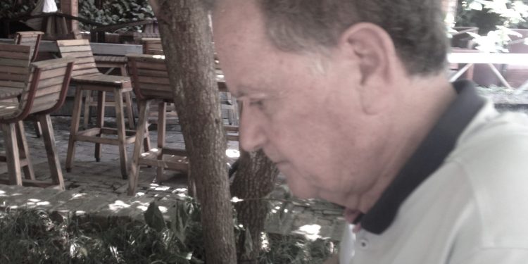 “Ballkoni i shtëpisë sonë te ‘Shallvaret’, shërbente si tribunë qendrore kur zhvilloheshin garat sportive dhe kur vinte Enver Hoxha, neve si familje…”/ Dëshmia e arkitektit të njohur