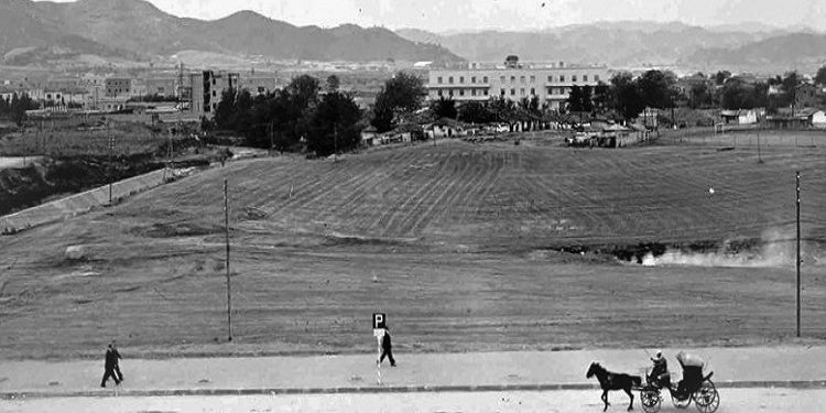 “Ballkoni i shtëpisë sonë te ‘Shallvaret’, shërbente si tribunë qendrore kur zhvilloheshin garat sportive dhe kur vinte Enver Hoxha, neve si familje…”/ Dëshmia e arkitektit të njohur