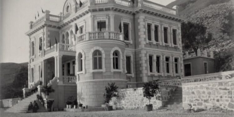 Fotografi me pamje të ndryshme nga ndërtimi i Vilës Mbretërore në Shirokë. Në një foto ka dalë dhe Kol Idromeno, në vitin 1934