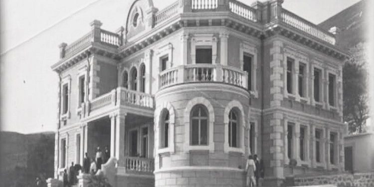 Fotografi me pamje të ndryshme nga ndërtimi i Vilës Mbretërore në Shirokë. Në një foto ka dalë dhe Kol Idromeno, në vitin 1934