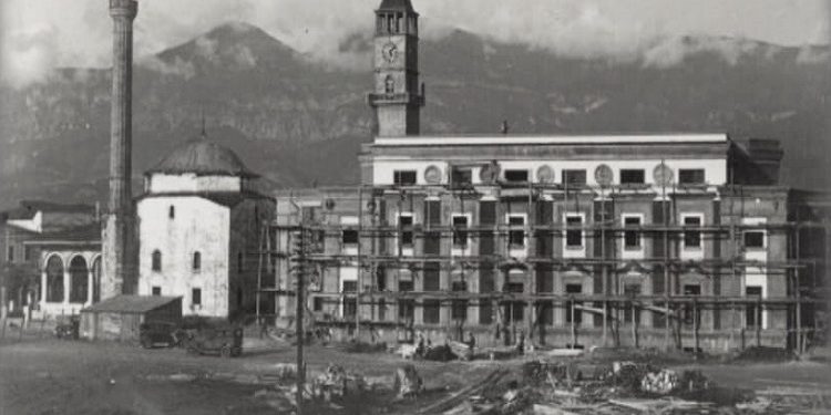 Fotografi të ndryshme nga ndërtimi i Ministrive në Tiranë, viti 1939