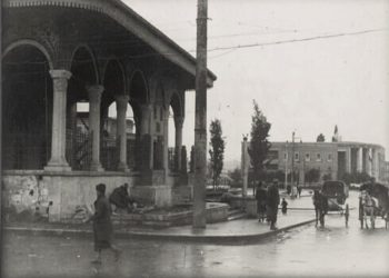 Fotografi të xhamisë së Et’hem Beut në Tiranë, në vite të ndryshme