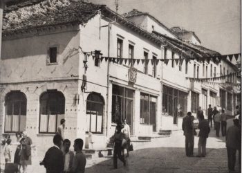 “Kalanë s’na lanë ta vizitonim, sepse ishte burg politik, kurse Xhamia e Pazarit, ishte shkollë trajnimi, për akrobatët e cirkut, prej lartësisë së tavaneve…”/ Udhëtimi i turistëve italianë, në Shqipëri në ’82-in