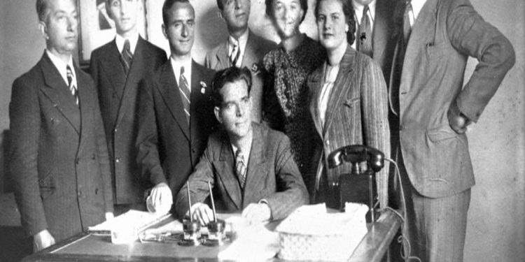 “Babai im, drejtor i parë i Radio-Tiranës, u dënua në ‘Gjyqin Special’ dhe pas dhjetë vitesh në Burrel, e liruan se ishte sëmurë rëndë dhe vdiq…”/ Dëshmia e redaktorit të njohur që u nda nga jeta para pak ditësh