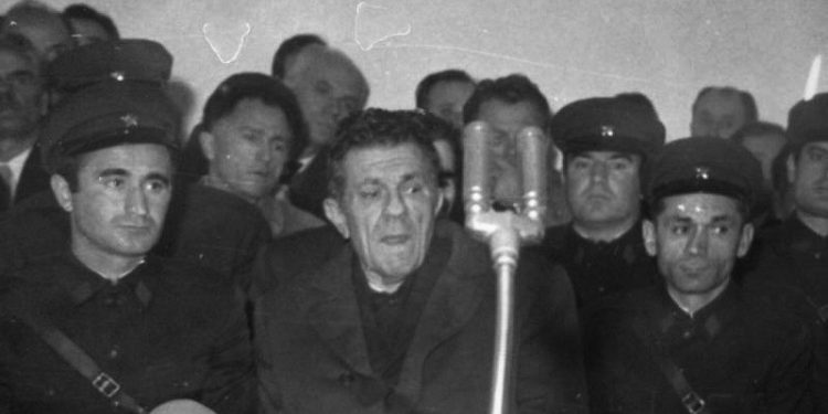 “Arsyeja që unë, ushtari i Zall-Herrit, u bëra pjesë e trupit gjykues te gjyqi i Beqir Ballukut dhe gjeneralëve të tjerë, ishte sepse…”/ Dëshmia e rrallë e lezhjanit, që dënoi “puçistët” në ’75-ën