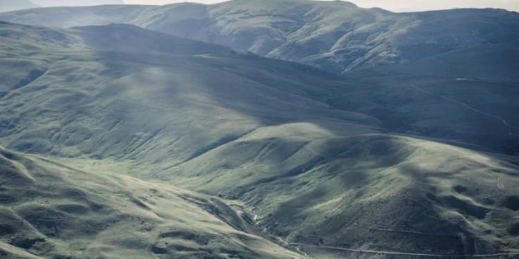 “Pas batareve të armëve, Nika me togën e pushkatimit iu afrua varrit, ku trupat e të vrarëve edhe pse të vdekur, ishin me sy të hapur, por shtangën, se…”/ Historia e pabesueshme e periudhës së komunizmit