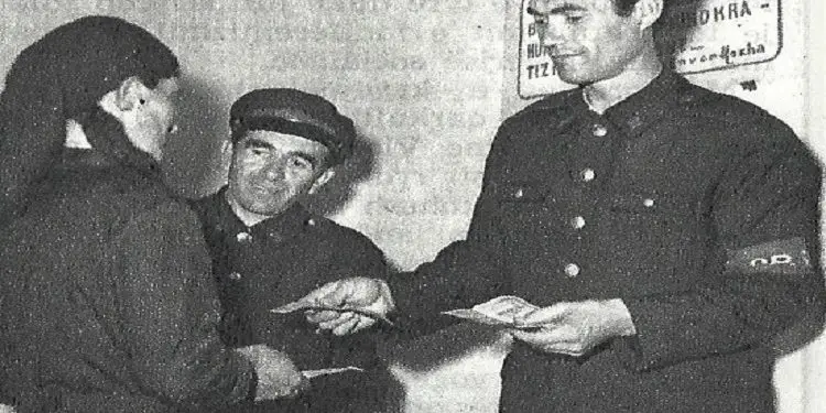 “Pasi kryetari i gjyqit komunikoi dënimet, ku Stefani ishte me vdekje, nëna e Agronit çau mes policëve e i tha; bir, mbau i fortë, se Lumtua dhe Irida…”/ Dëshmia tronditëse nga koha e diktaturës