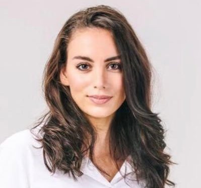 Vajza vlonjate në majat e shkencës botërore!